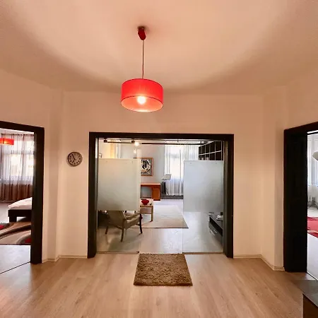 Apartment Downtown Delight By Lmg *