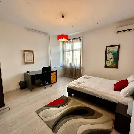 Downtown Delight By Lmg *