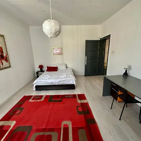 Apartment Downtown Delight By Lmg