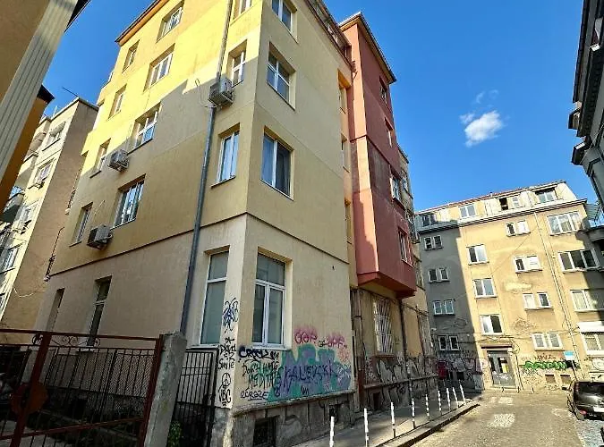 Apartment Downtown Delight By Lmg *